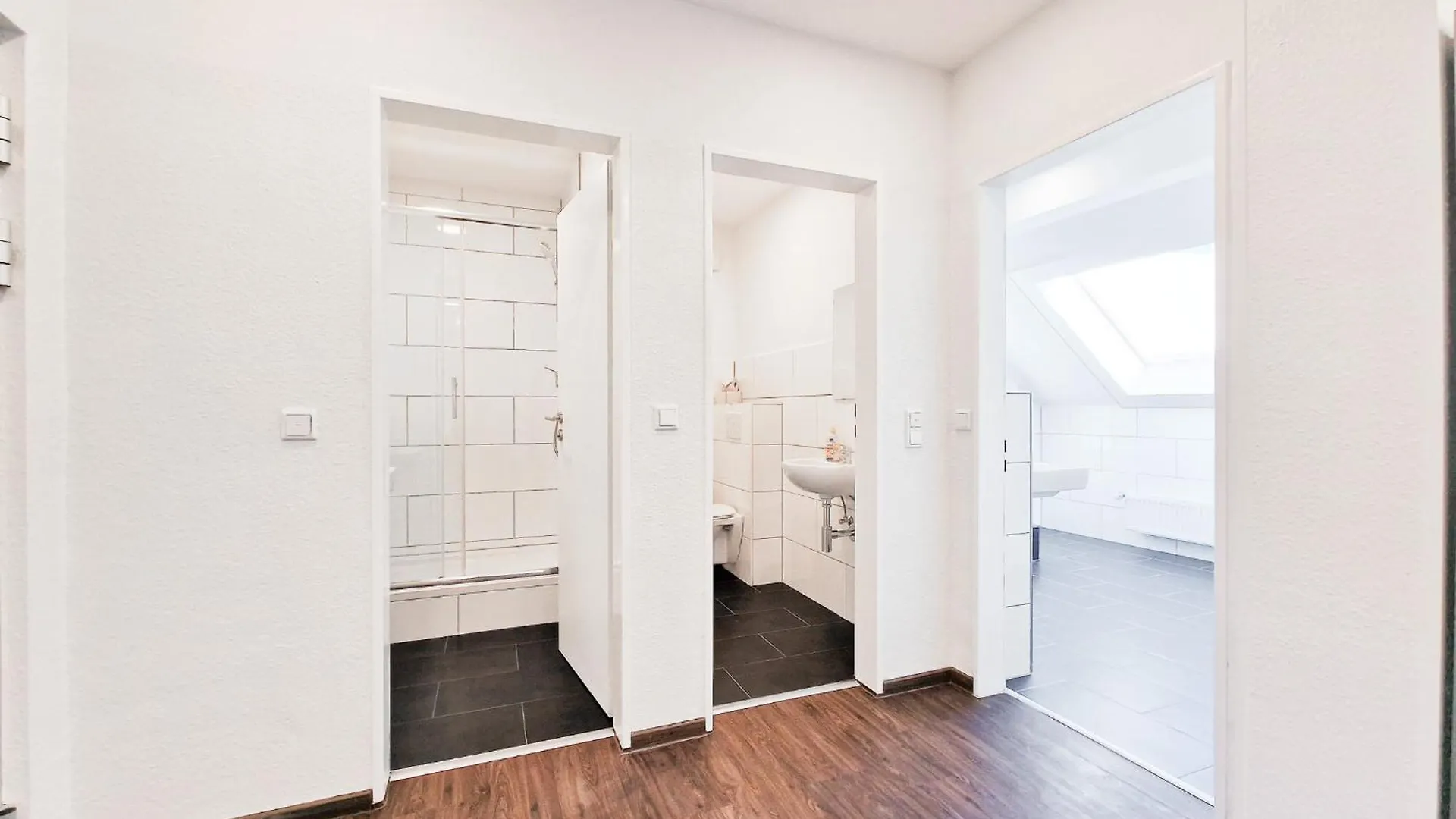 Raj Living - City Center Apartments With 5 Rooms - 10 Min Messe Dus 杜塞尔多夫