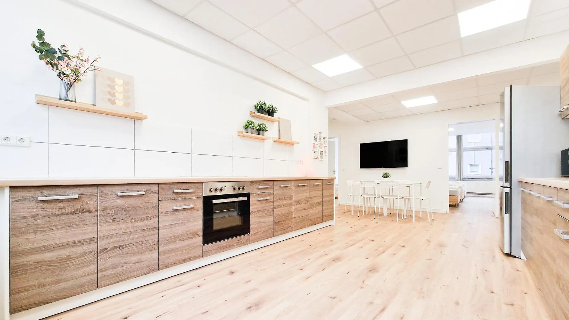 Raj Living - City Center Apartments With 5 Rooms - 10 Min Messe Dus 杜塞尔多夫 0*,  德国