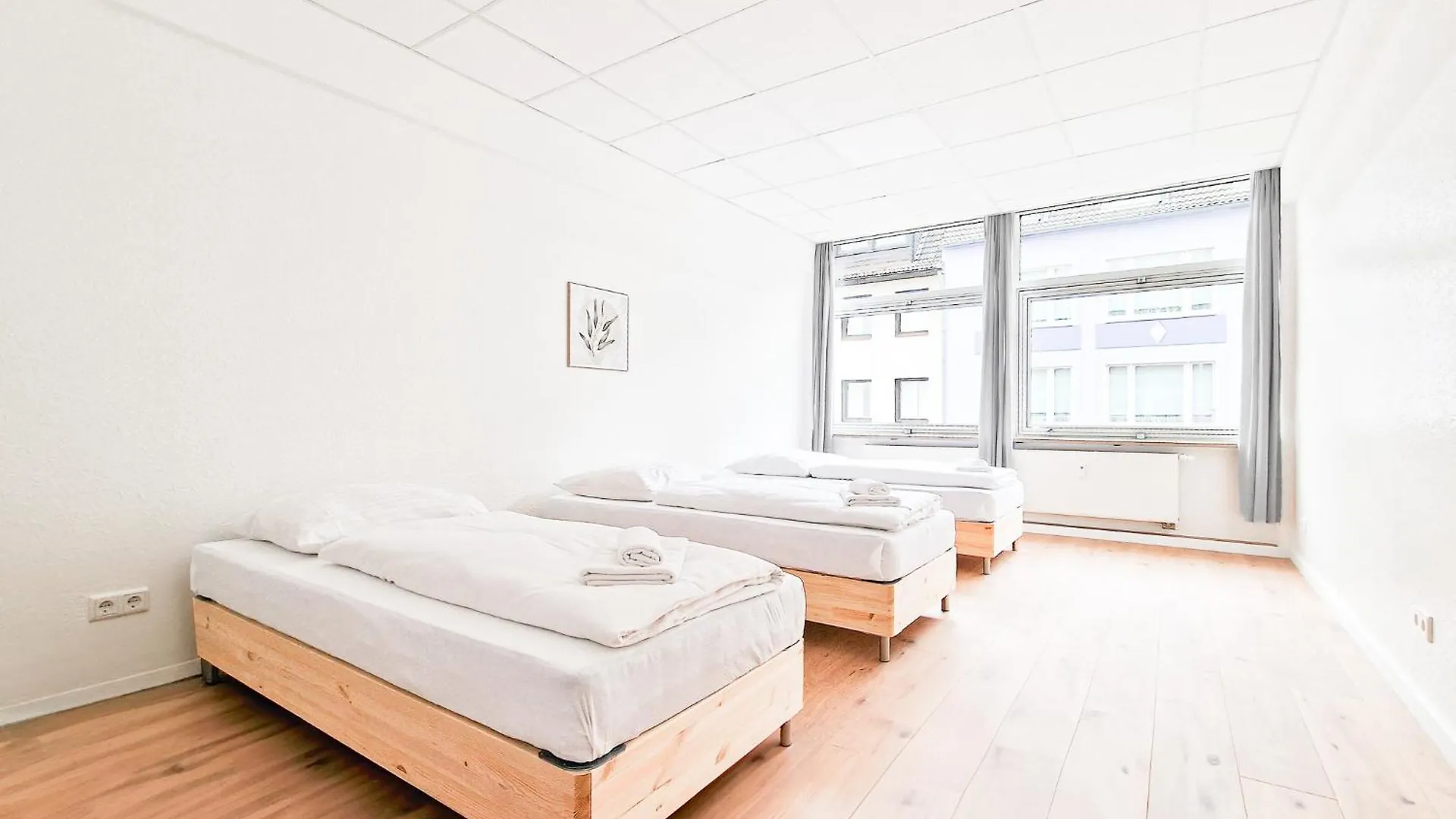 Raj Living - City Center Apartments With 5 Rooms - 10 Min Messe Dus 杜塞尔多夫 0*,  德国
