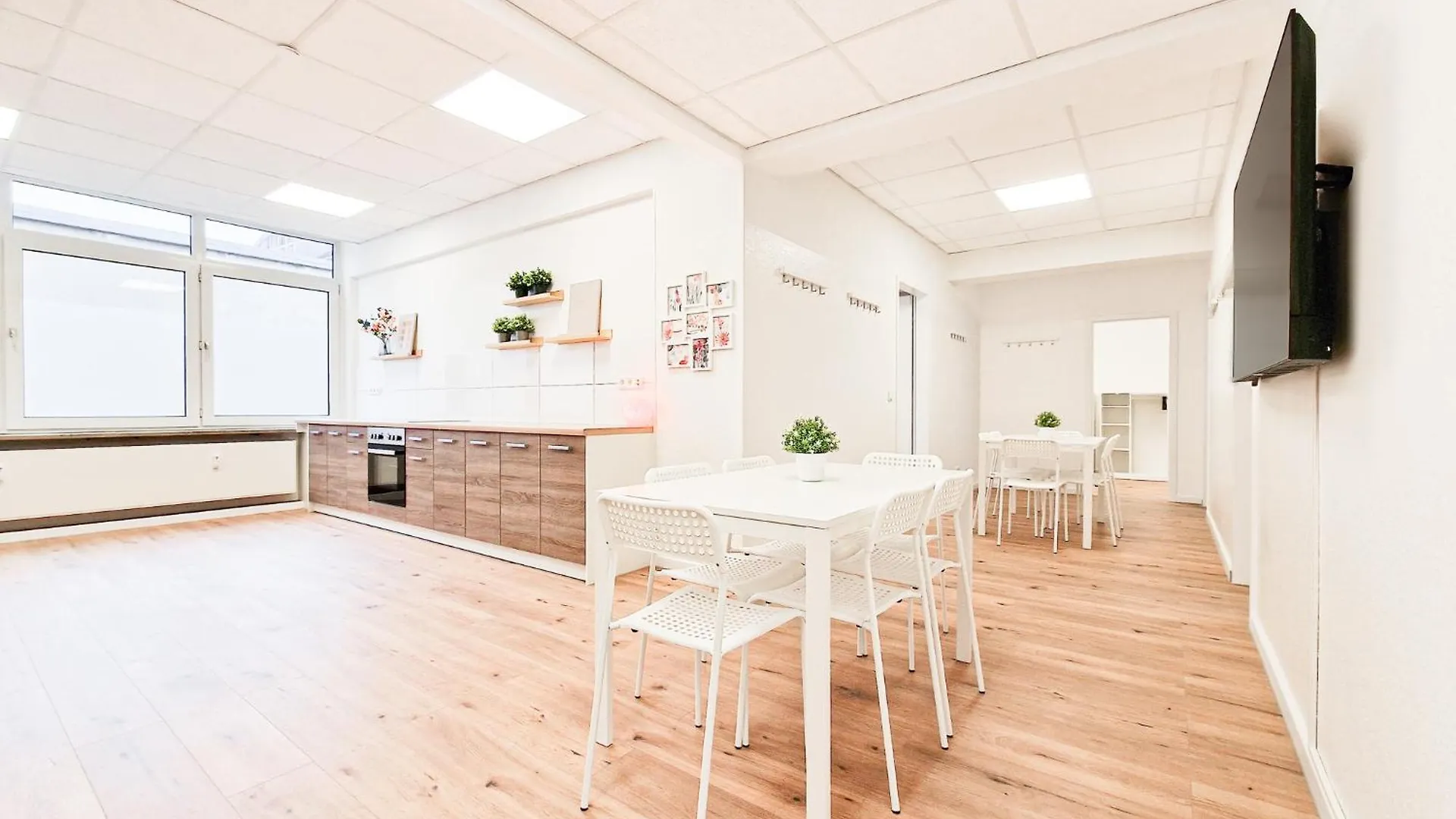 Raj Living - City Center Apartments With 5 Rooms - 10 Min Messe Dus Düsseldorf