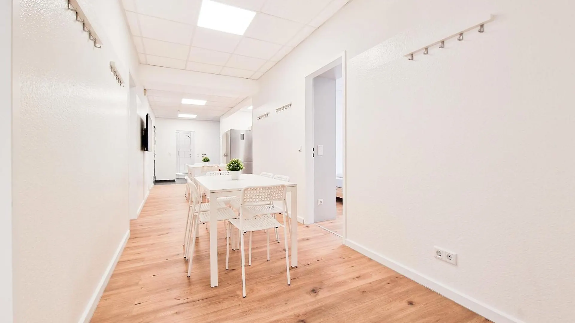 Raj Living - City Center Apartments With 5 Rooms - 10 Min Messe Dus Düsseldorf 0*,